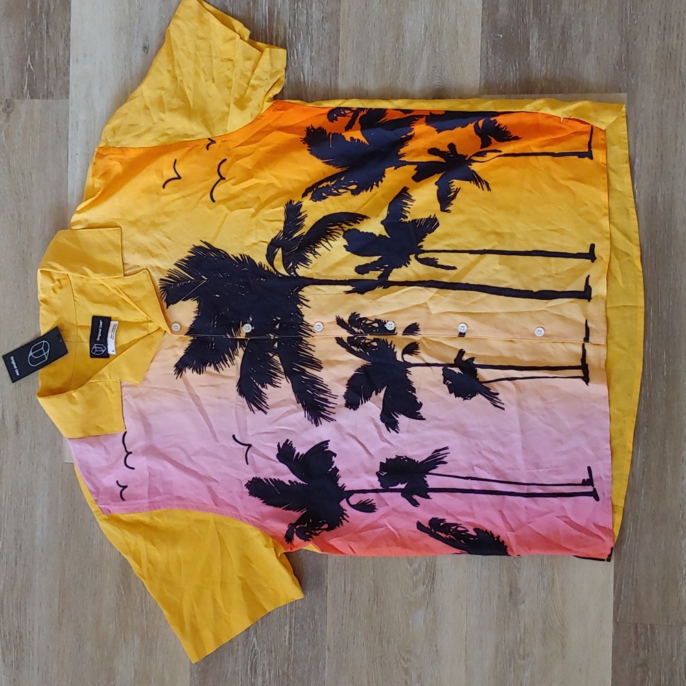 NWT Original Use Tropical Print Button Down Shirt 100% Rayon Size M